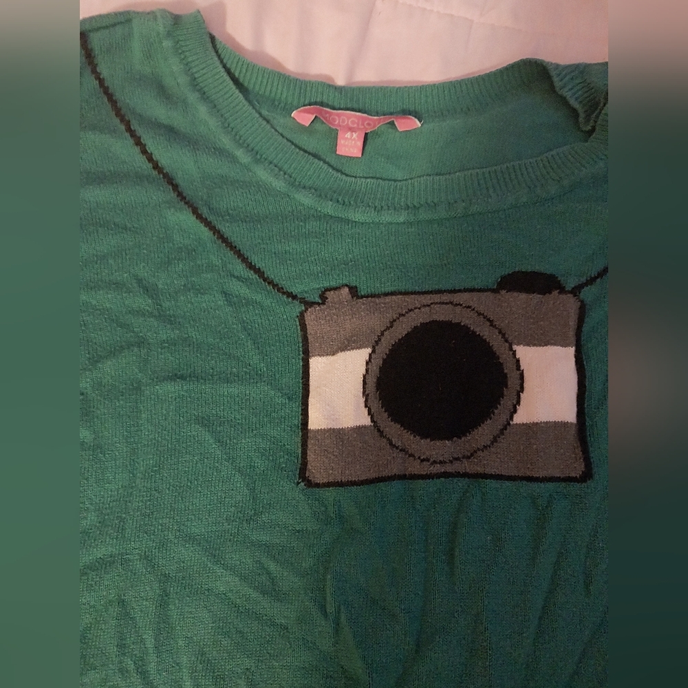 Polaroid Camera Teal Sweater 4x